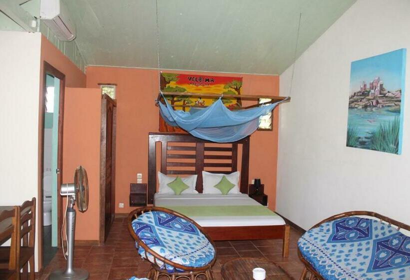 בקתה סטנדרטית, De La Baie