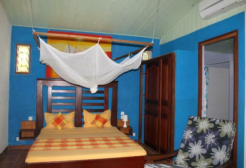 בקתה סטנדרטית, De La Baie