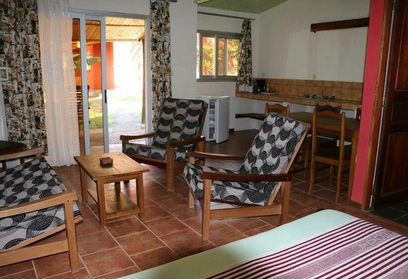 בקתה סטנדרטית, De La Baie