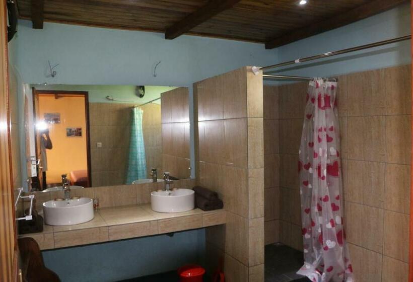 בונגלו משפחתי, De La Baie