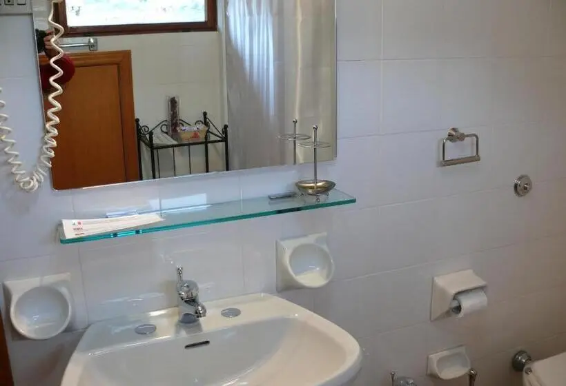 Standard Yhden Hengen Huone, Due Torri