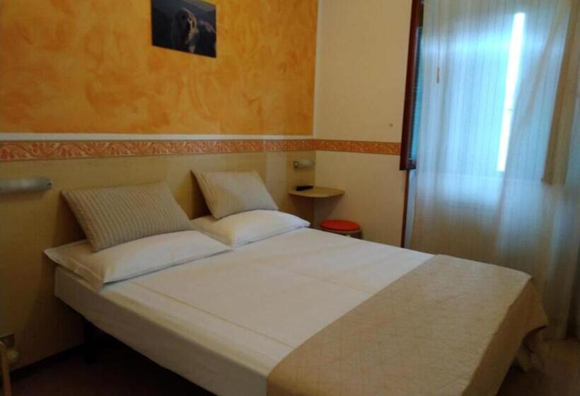 标准单人间, Due Torri