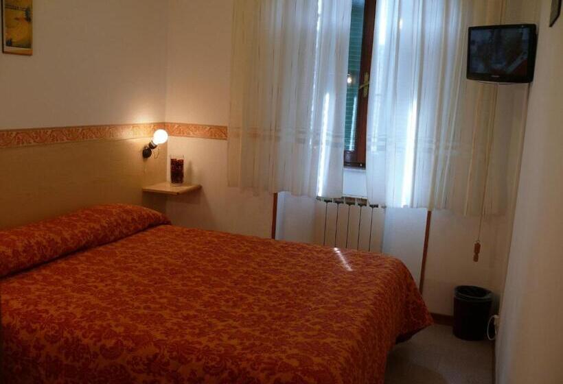 标准单人间, Due Torri