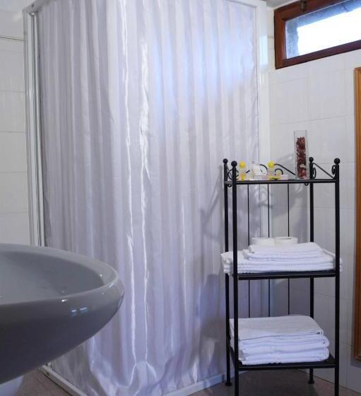 标准三人间, Due Torri