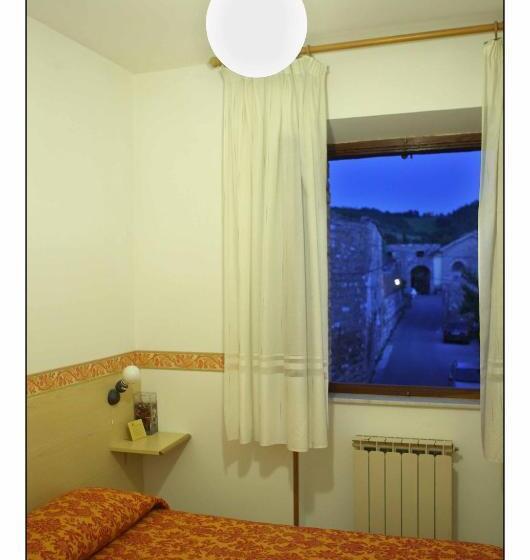 标准单人间, Due Torri