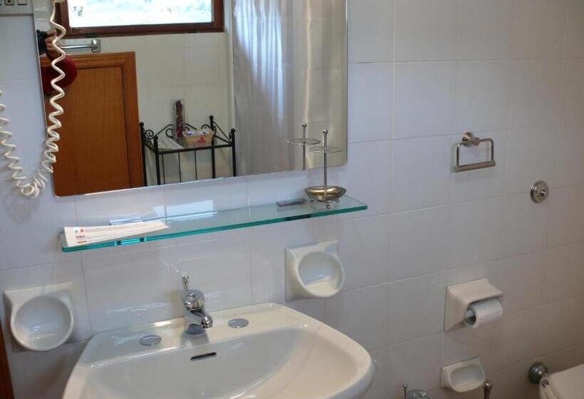 标准间带山景, Due Torri