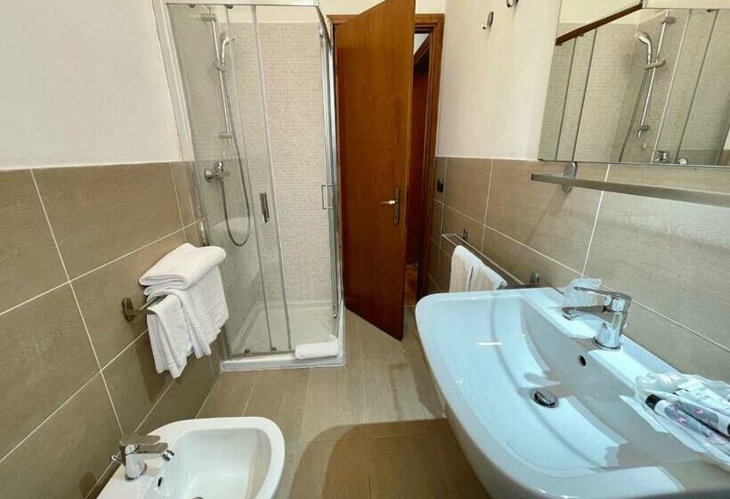 חדר משפחתי, Porta Del Sole