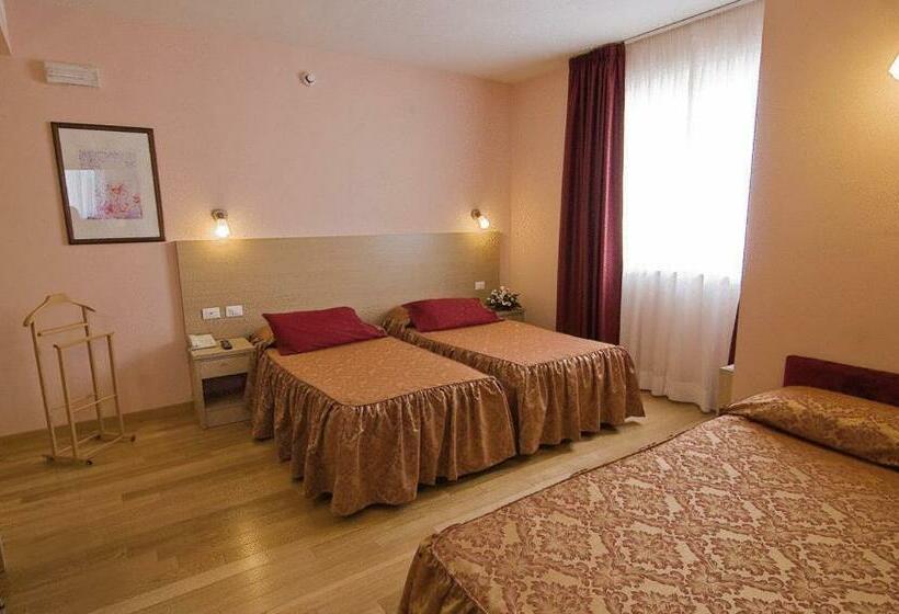 חדר סטנדרט לשלושה, Granducato