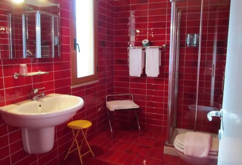Standard Kolmen Hengen Huone, I Colori