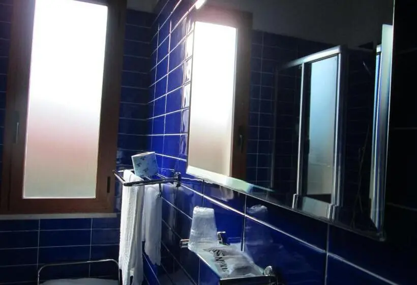 Standard Kolmen Hengen Huone, I Colori
