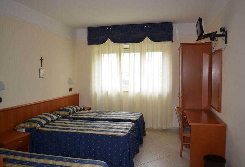 اتاق استاندارد سه نفره, Sant Anna