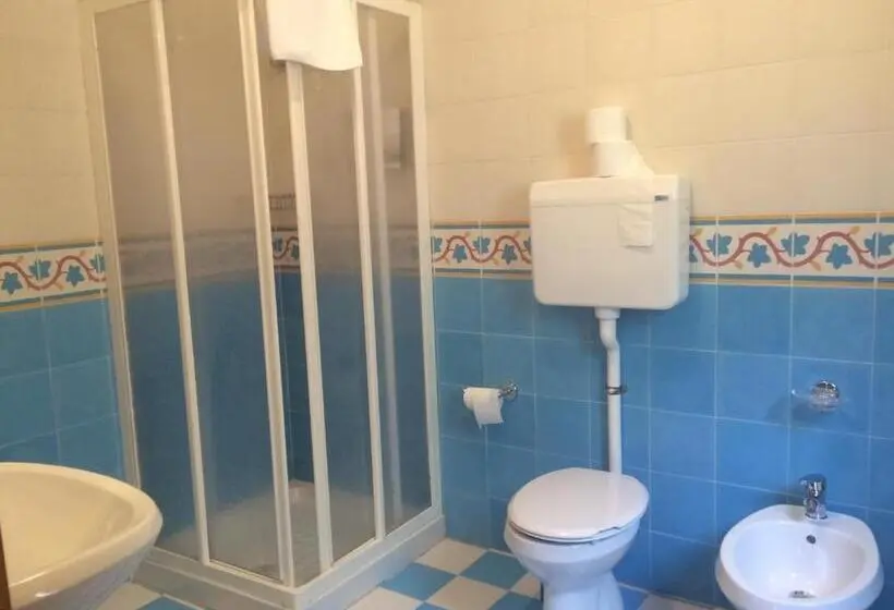 اتاق استاندارد چهارنفره با بالکن, Locanda Ruscello Garnì