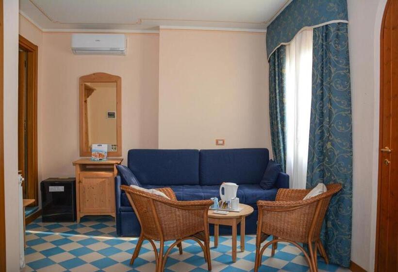 اتاق استاندارد چهارنفره با بالکن, Locanda Ruscello Garnì