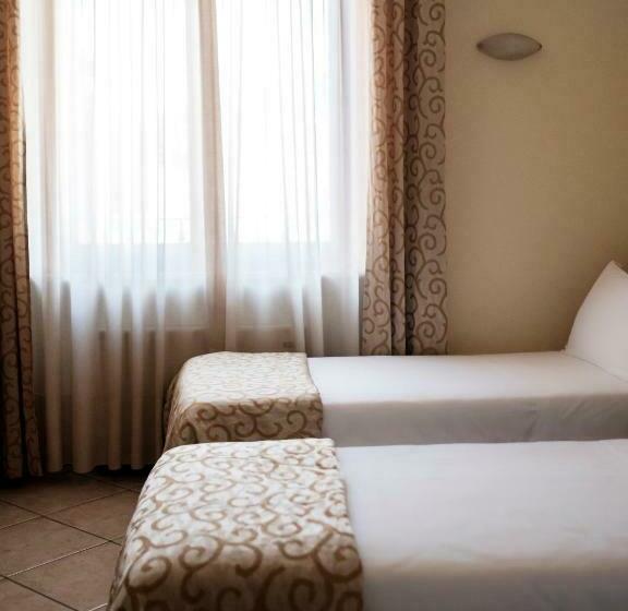 トリプルクラシックルーム, Lory