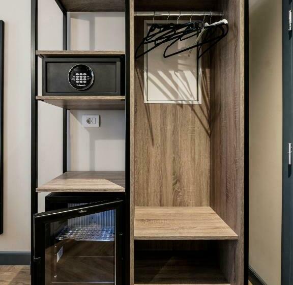 スーペリアールーム, Lory