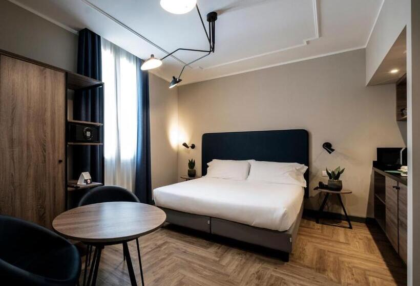 スタンダードスタジオ, Lory