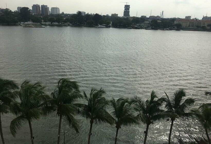 استودیوی لوکس, Maroko Bayshore Suites