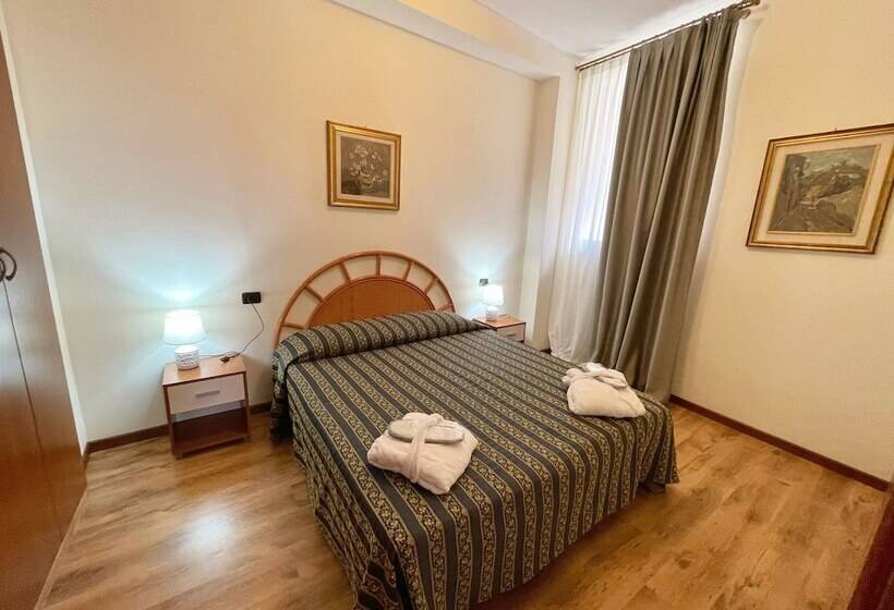 חדר משפחתי, Porta Del Sole