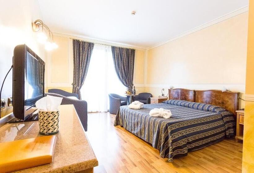 חדר קלאסי לשלושה, Porta Del Sole