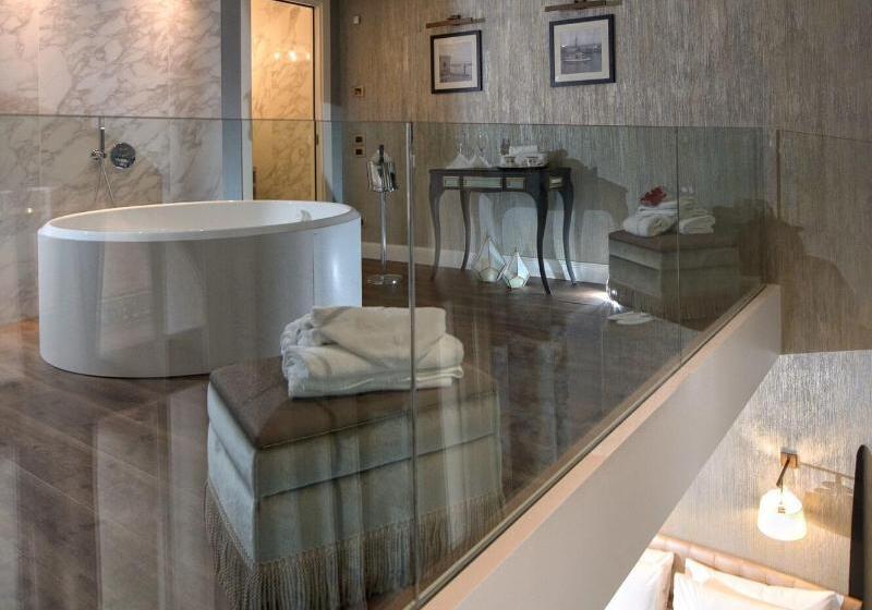 חדר קלאסי לשלושה, Porta Del Sole