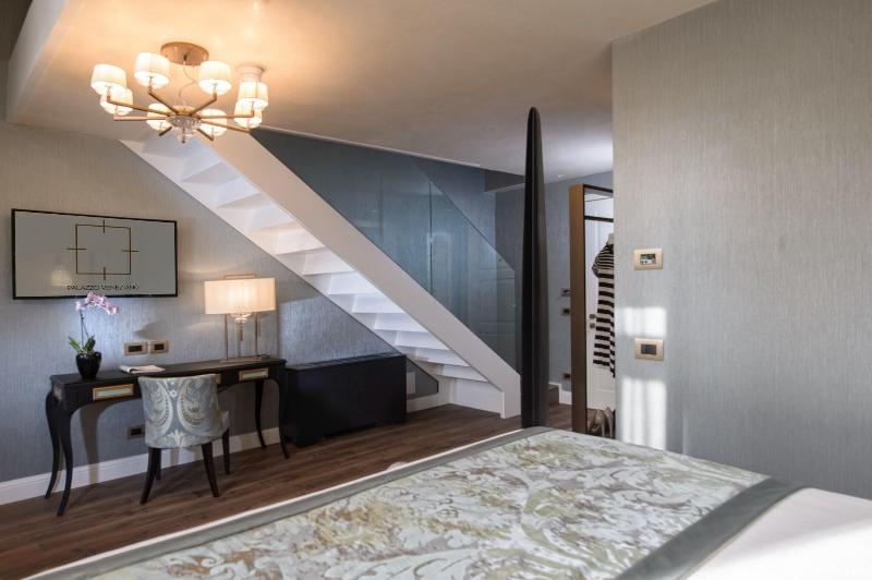 חדר קלאסי לשלושה, Porta Del Sole