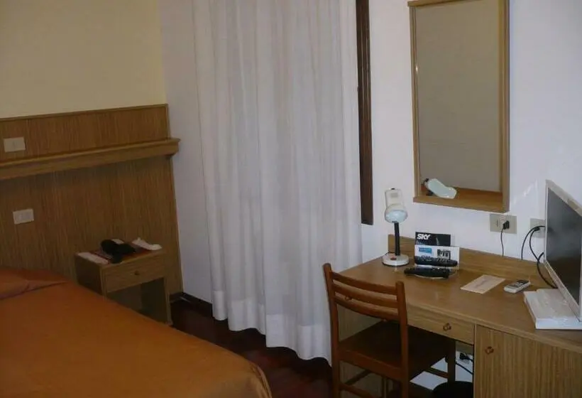 Standard Yhden Hengen Huone, Ristorante Dotto