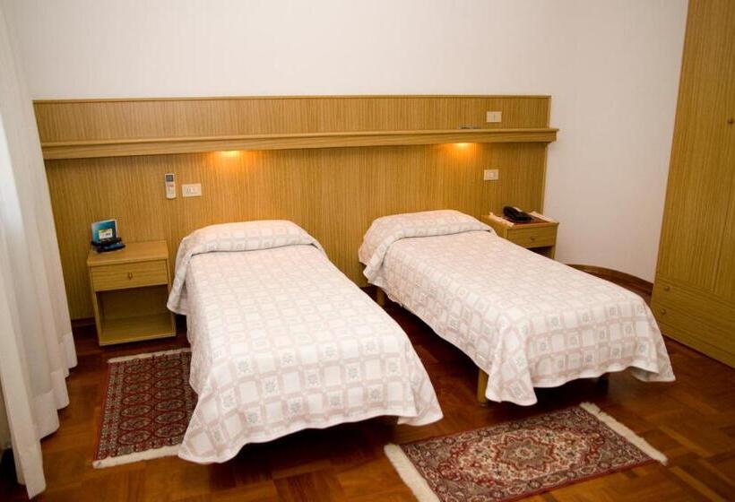 컴포트 룸, Ristorante Dotto