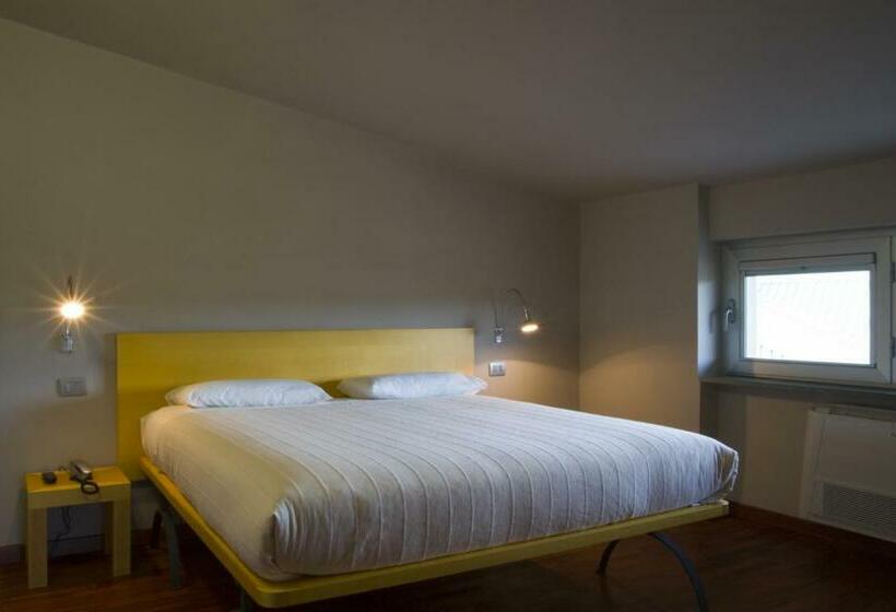 جناح جونيور, San Lorenzo Si Alberga