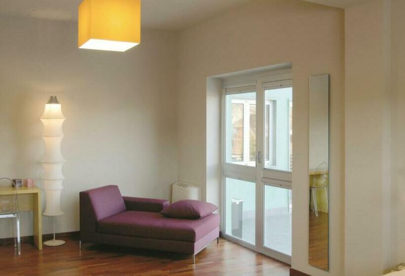 جناح جونيور مزوَّد بتراس, San Lorenzo Si Alberga