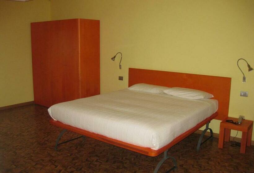 غرفة قياسية ثلاثية, San Lorenzo Si Alberga