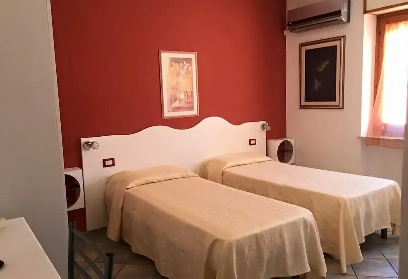 اتاق اکونومی, Sandalion