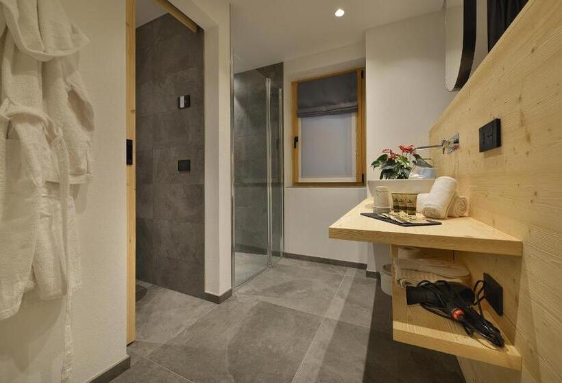 سوییت جونیور با بالکن, Valtellina