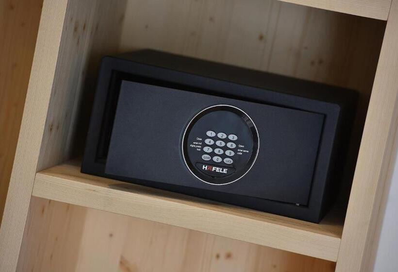 اتاق لوکس با بالکن, Valtellina