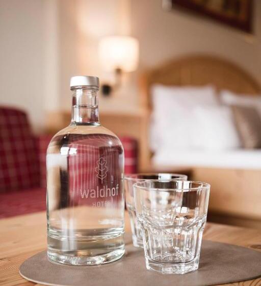 חדר סופריור, Waldhof