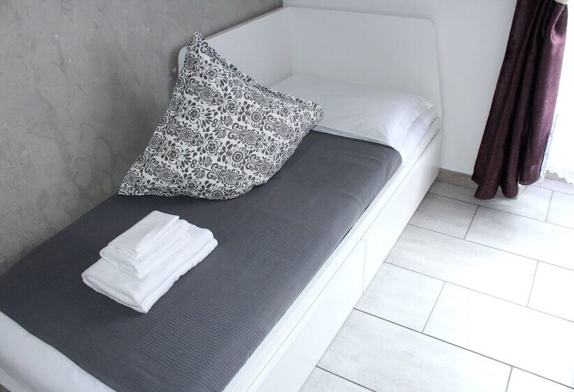 חדר סטנדרט לשלושה, La Suite Rooms & Apartments
