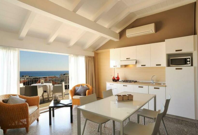 דירת פנטהאוז 2 חדרי שינה, Residence Oliveto