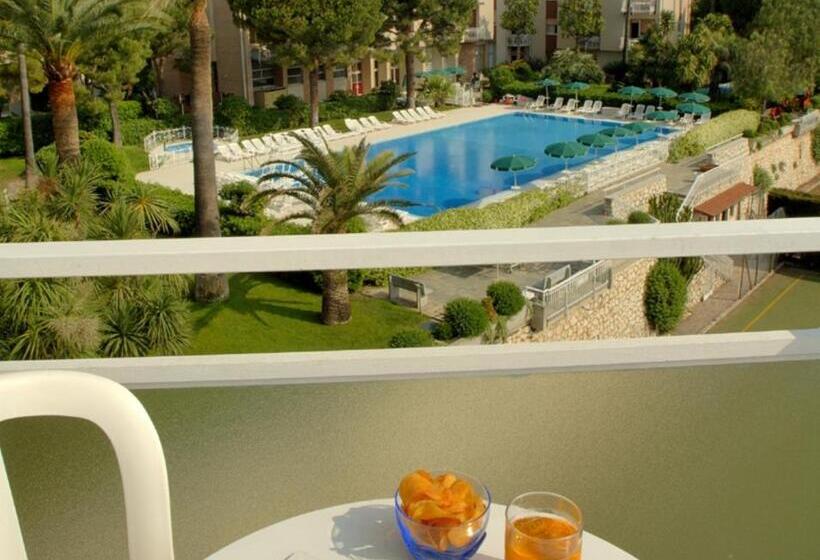 דירת חדר נוף לבריכה, Residence Oliveto