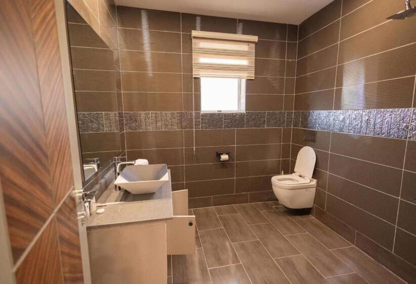 اتاق استاندارد با تخت بزرگ, Grik Hotel   Entebbe