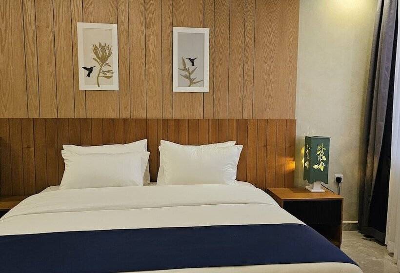 اتاق لوکس, Grik Hotel   Entebbe