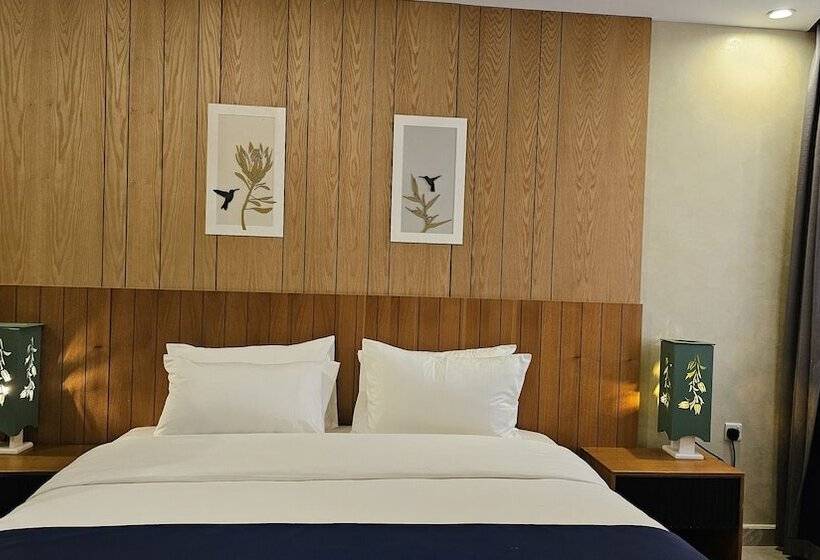 اتاق لوکس, Grik Hotel   Entebbe