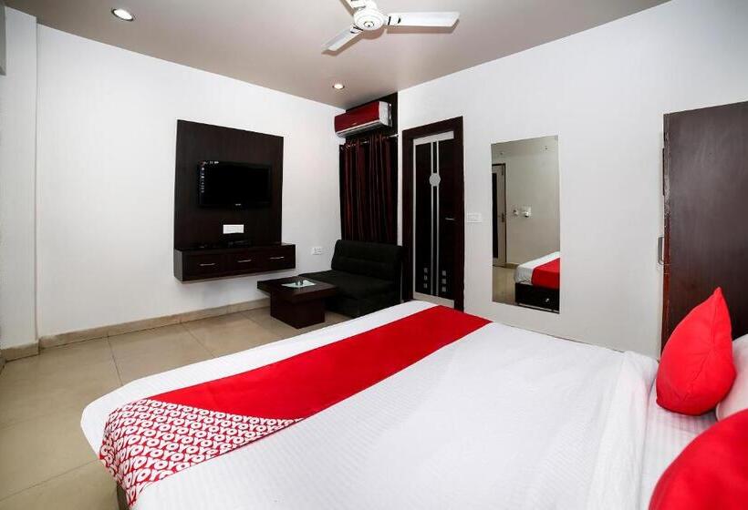 חדר קלאסי לשלושה, Collection O Om Residency