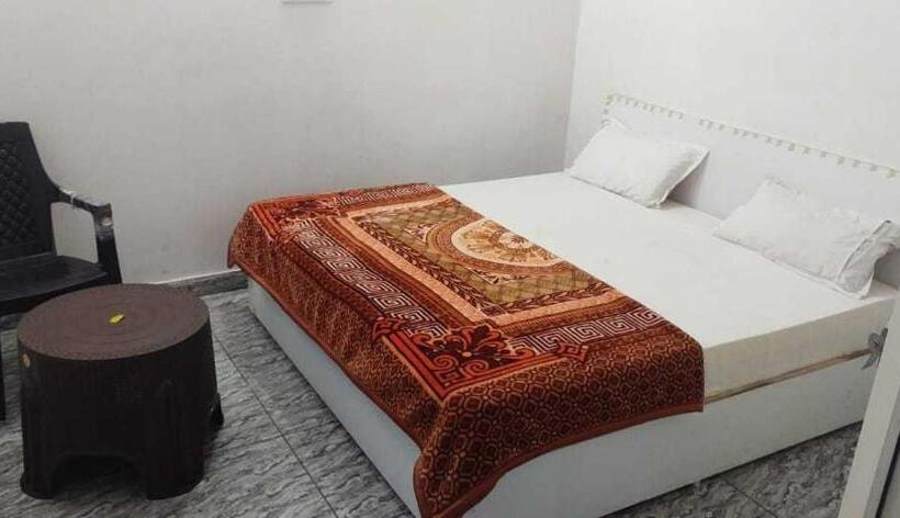 חדר קלאסי לשלושה, Oyo Hotel Highway Destiny