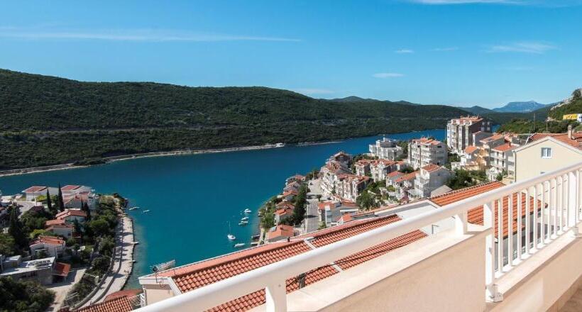 Triple Room Sea View, Ami M