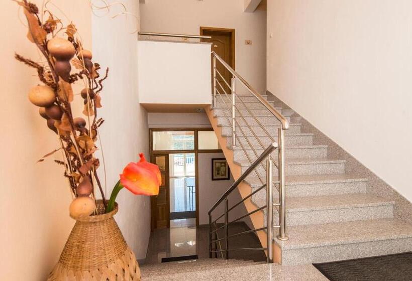 اتاق استاندارد با بالکن, Ami M