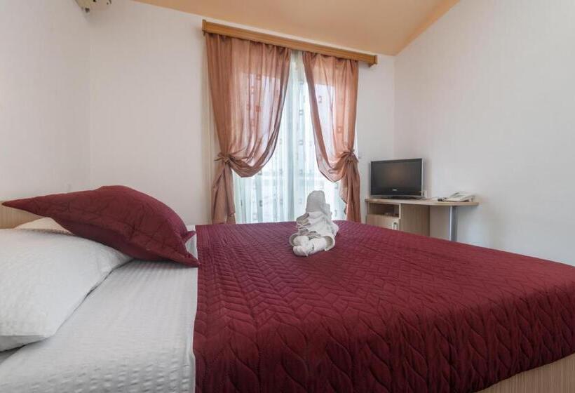 اتاق استاندارد با بالکن, Ami M