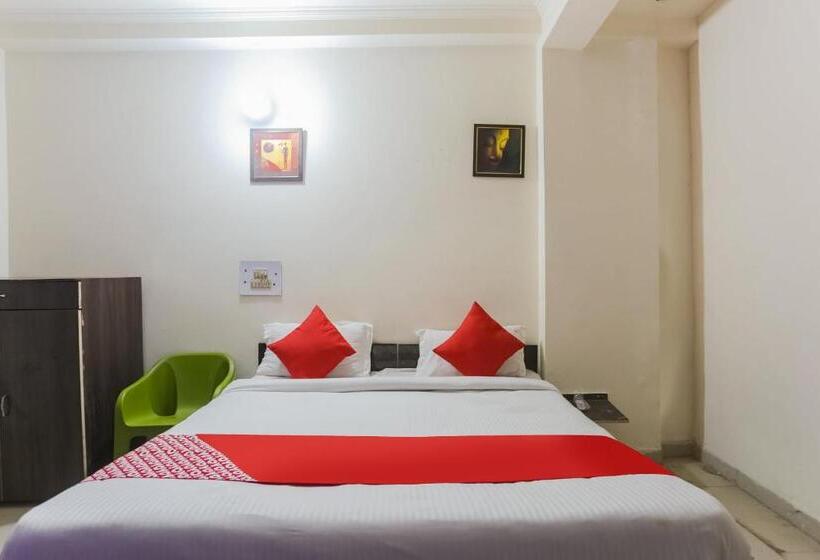 三人经典房间, Oyo 30615 Hotel Rock Inn