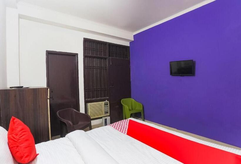 三人经典房间, Oyo 30615 Hotel Rock Inn