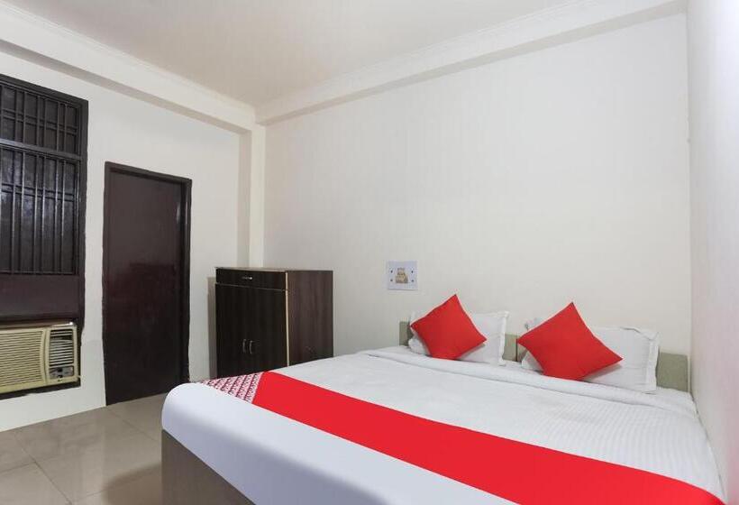 三人经典房间, Oyo 30615 Hotel Rock Inn