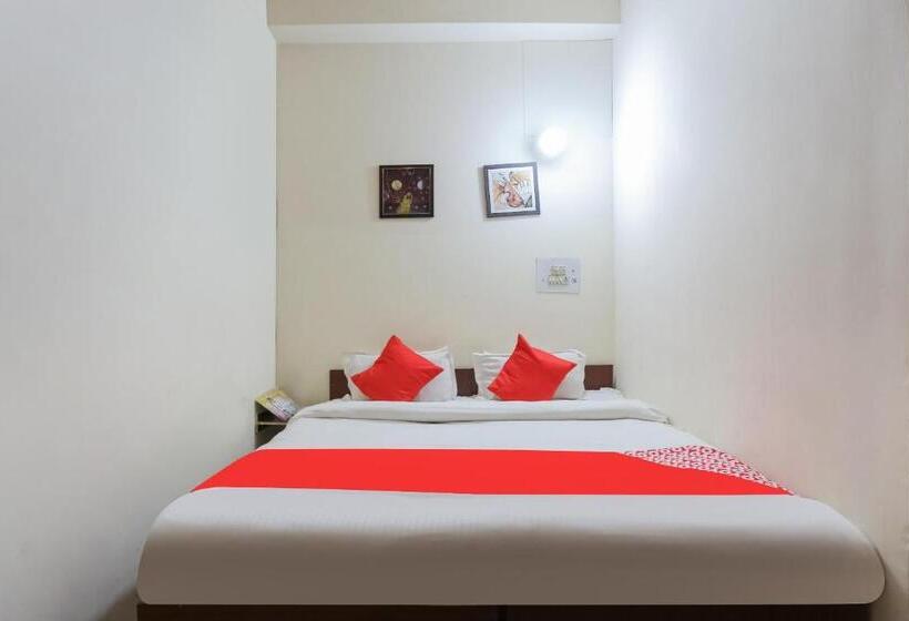 基本间, Oyo 30615 Hotel Rock Inn