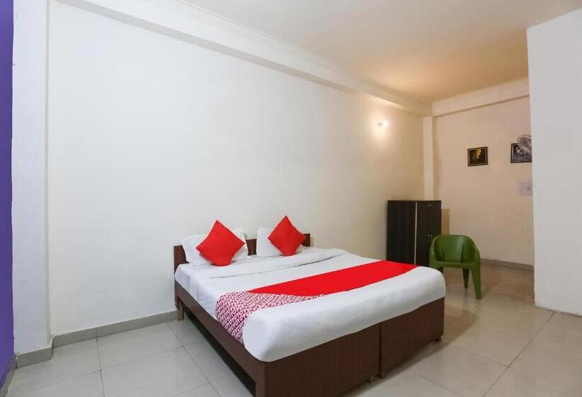 基本间, Oyo 30615 Hotel Rock Inn